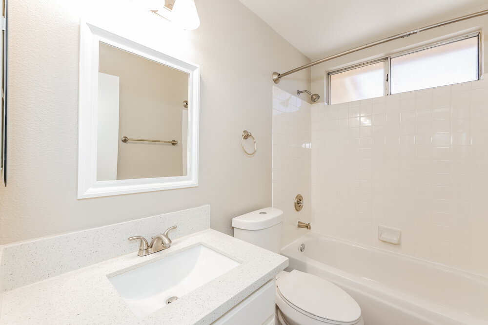 Building Photo - 2385 Cliffwood Dr