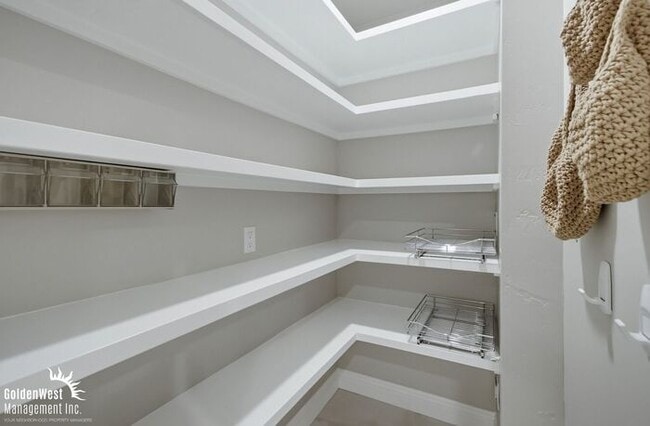 Building Photo - Stunningly Renovated 3Bdm 2Ba Home + Casita in Poway!