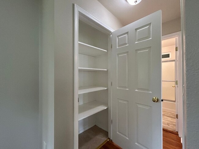 Building Photo - Tranquil 1 Bed, 1 Bath House!
