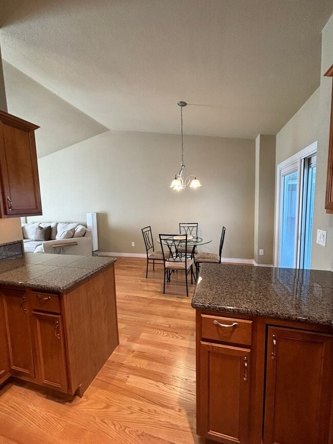 Building Photo - 3 BED | 3 BATH | TOWNHOME | DOUBLE GARAGE | WEST