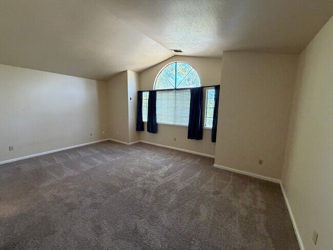 Building Photo - Large Corner Lot