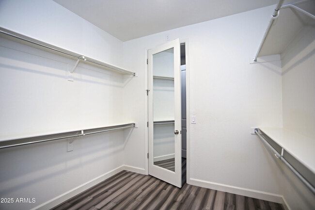 Building Photo - 4116 S Greythorne Way