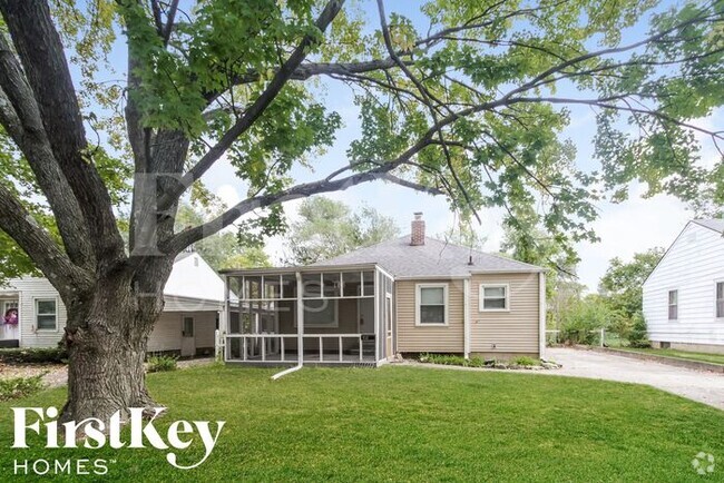 Building Photo - 1741 N Riley Ave