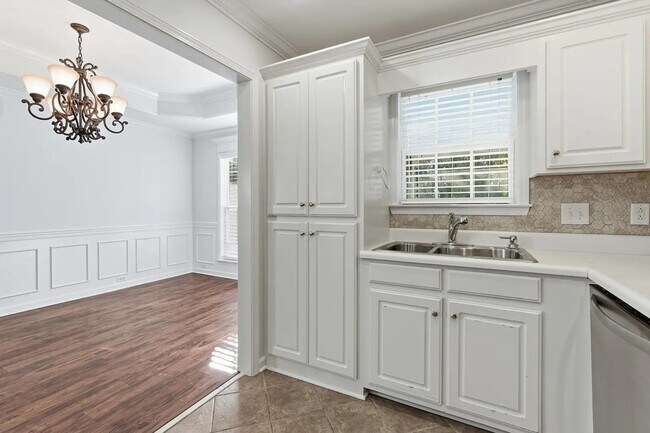 Building Photo - Waywood Drive