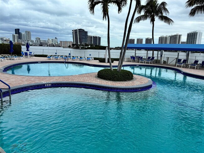 Building Photo - 3530 Mystic Pointe Dr