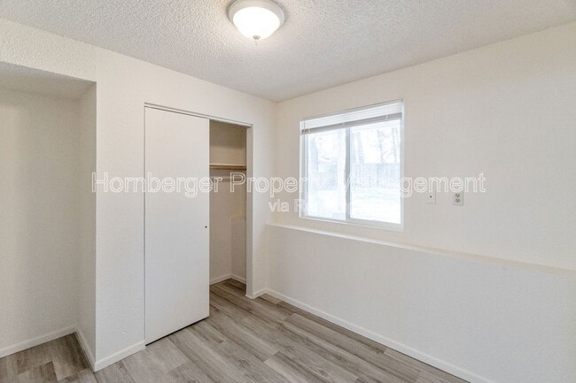 Building Photo - 10309 N Hooper Rd