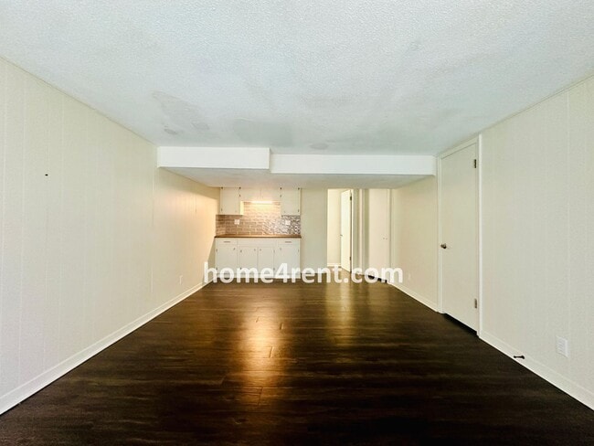 Building Photo - Updated Kitchen w/ Granite Counters, Subway Tile, SS Appliances