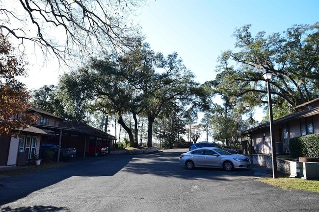 Building Photo - 410 Westwood Dr