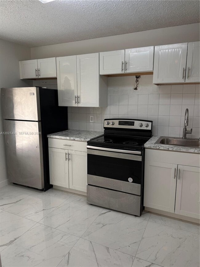 Building Photo - 2272 SW 81st Ave