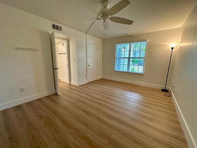 Building Photo - 1020 Crystal Way