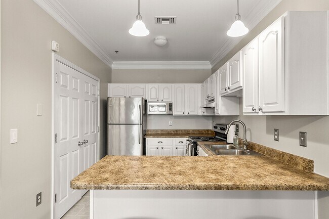 Building Photo - First Floor Capstone Quarters Available Fall 2026