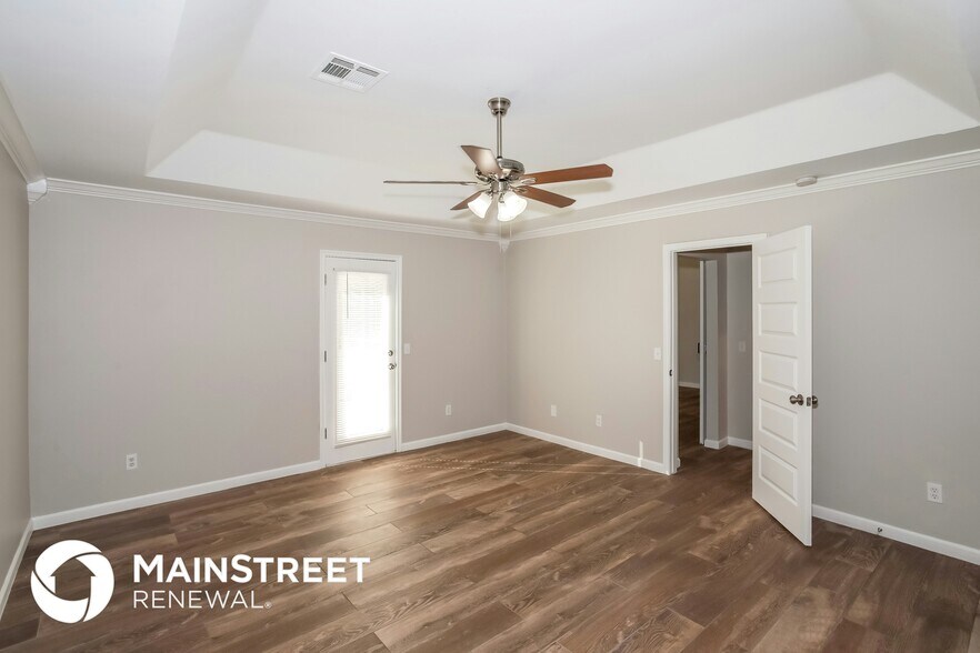 Building Photo - 17304 Hardwood Pl