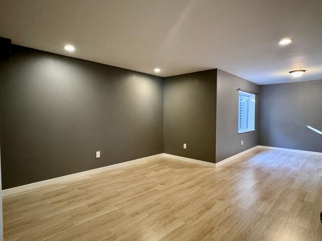 Building Photo - Spacious, Highlands Ranch Home Featuring 4...