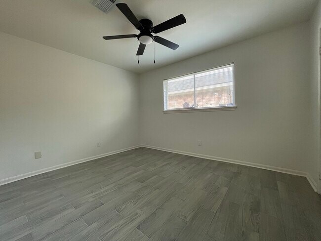Building Photo - 21327 Park Tree Ln