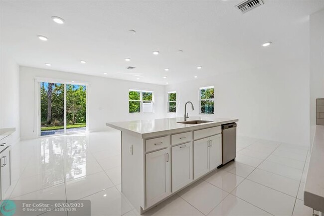 Building Photo - 214 Preserve Trl S