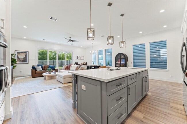 Building Photo - Wycliffe Dr.