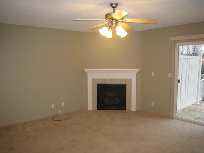 Building Photo - 9806 N Lewis Ave