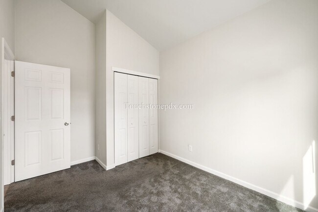 Building Photo - 826 SE 155th Ave