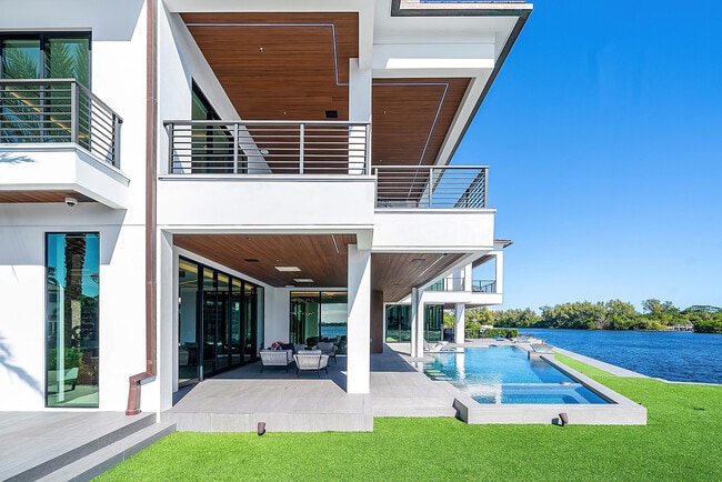 Building Photo - 2934 NE 8th Ave