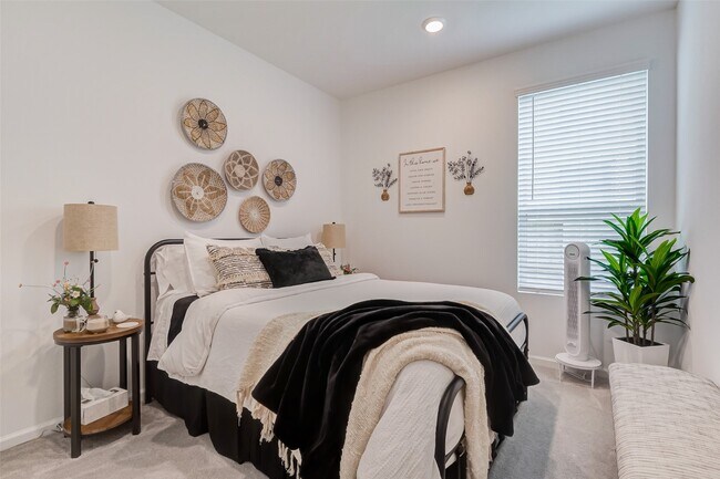 Building Photo - 4919 Shimmer Side Dr