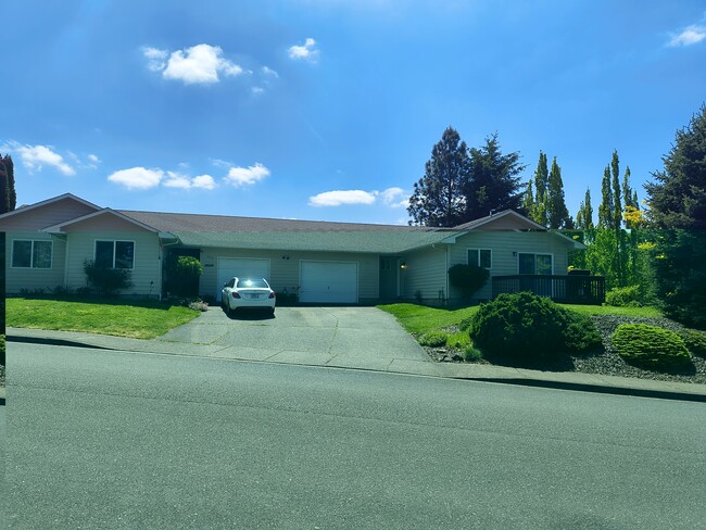 Building Photo - 2620 Vintage Ave SE