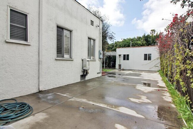 Building Photo - 123 N La Jolla Ave