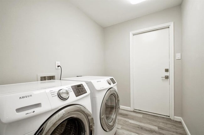 Building Photo - 14926 Eminence