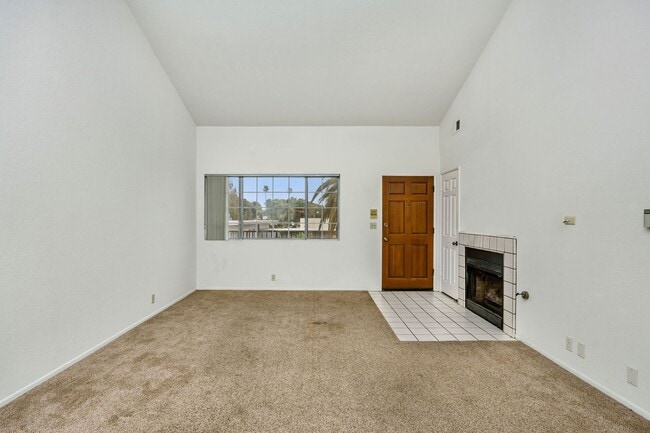 Interior Photo - 119 Loma Vista St