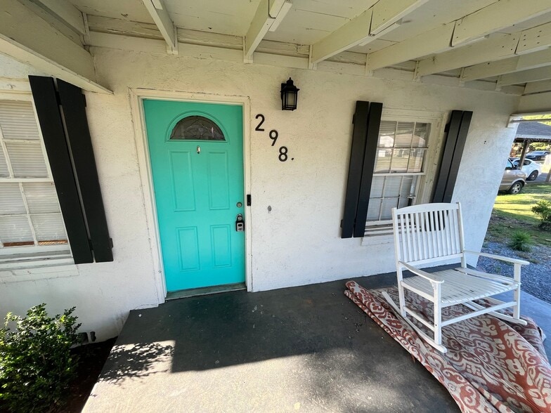 Building Photo - 298 Broadway St