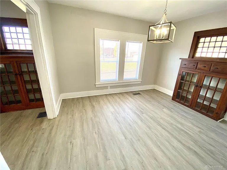 Building Photo - 100 E 3rd St