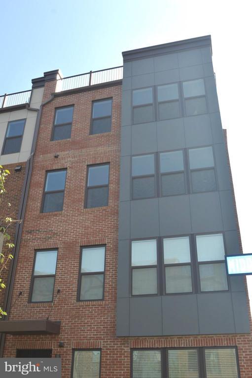 Building Photo - 43795 Middleway Ter