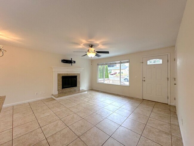 Building Photo - Updated 5 bedroom 2.5 bathroom home in Uni...