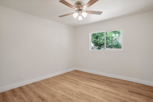 Building Photo - 1098 N 1900 W