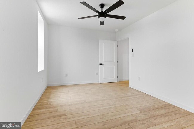 Building Photo - 201 Broadway