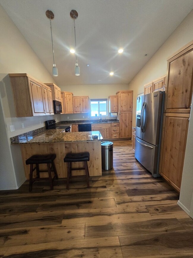 Building Photo - Unfurnished, 1-Year Long-Term Rental