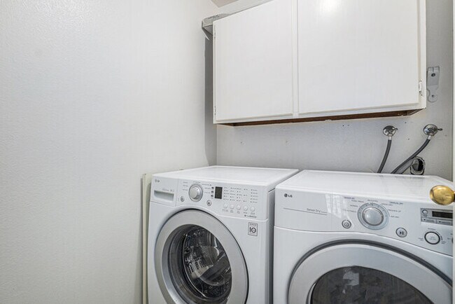 Building Photo - 14424 E Colorado Dr