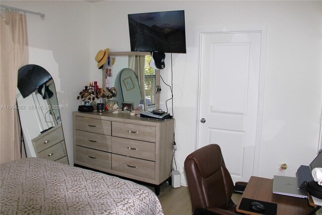 Building Photo - 470 NE 12th St