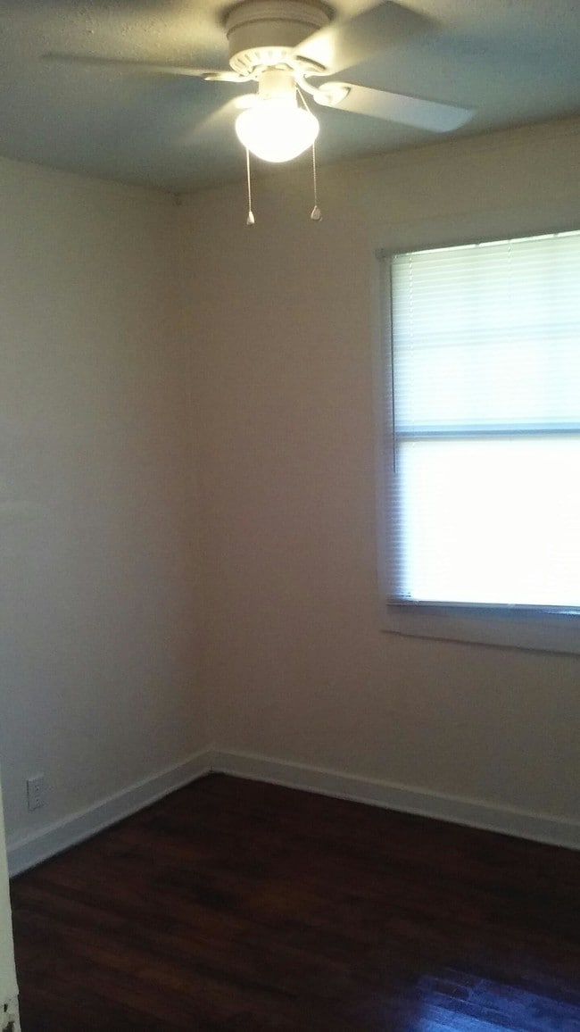 Building Photo - 402 Seymour St