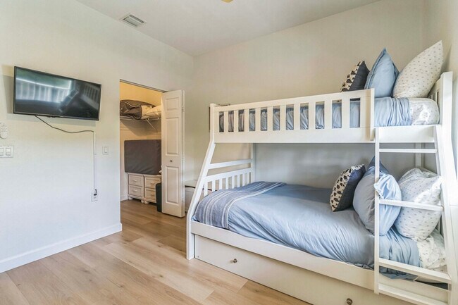 Building Photo - 14320 Bristol Bay Pl