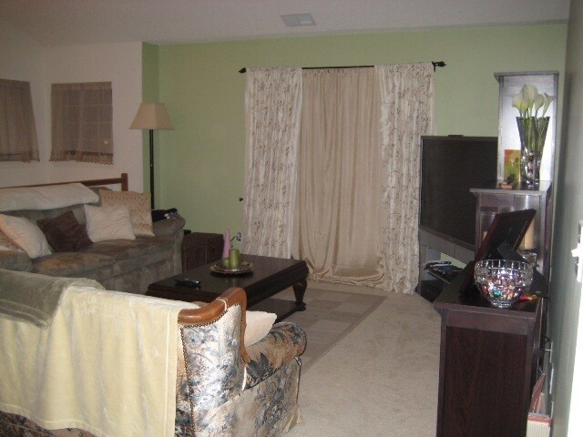 Building Photo - IMMACULATE END UNIT T.HOUSE STYLE CONDO