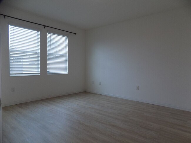 Building Photo - 1713 Chatsworth Cir