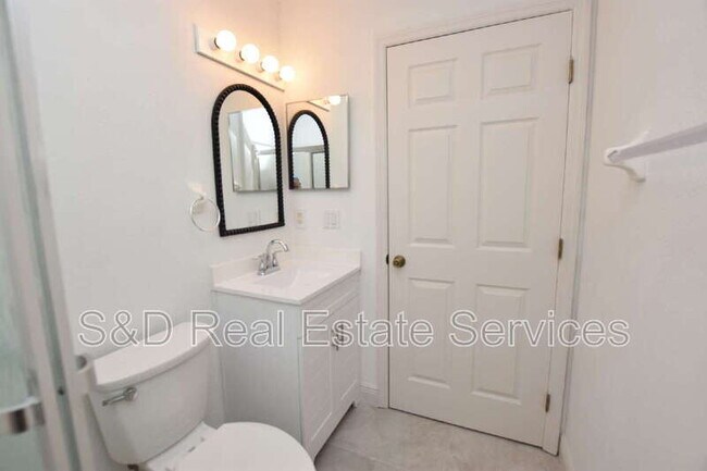 Building Photo - 2235 Silver Re Dr