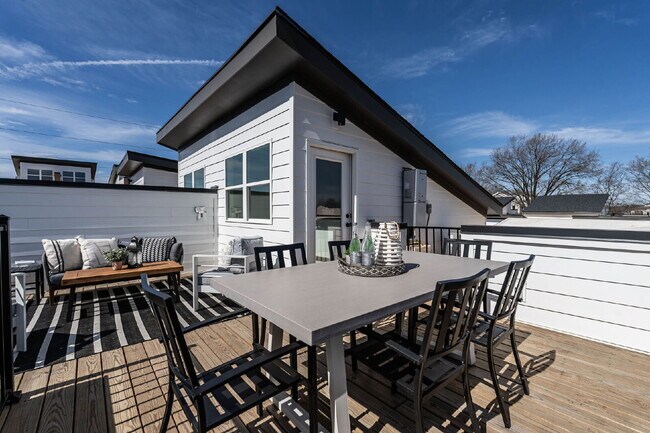 Building Photo - 611 Walnut Hts Dr