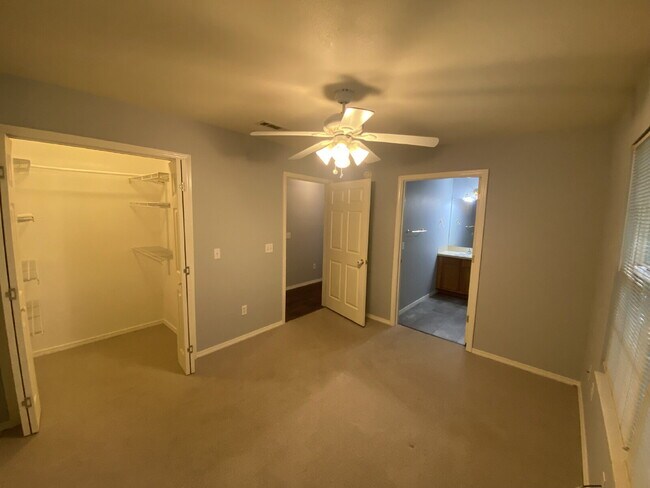 Building Photo - "Cozy 3-Bed Oasis with 2 Baths in Vibrant ...