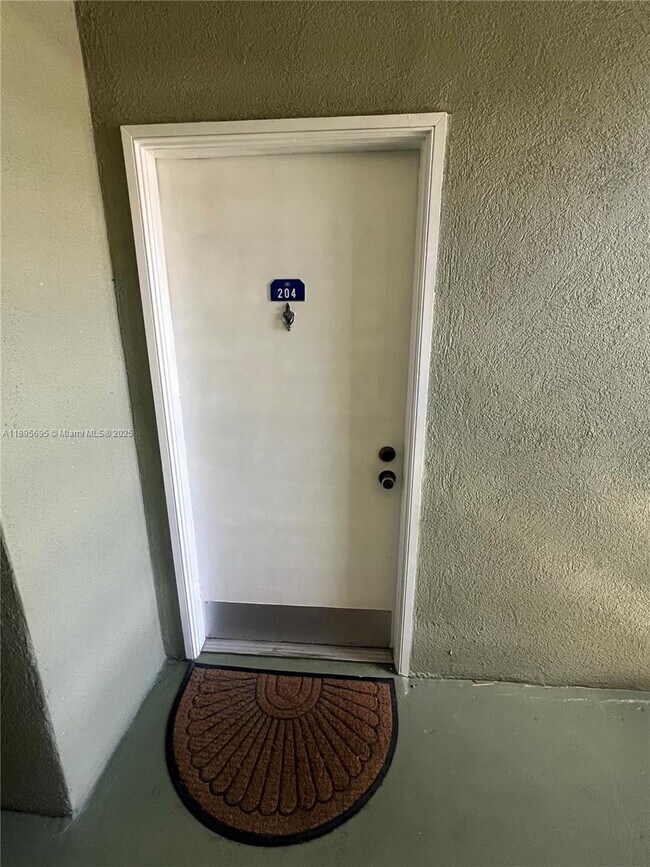Building Photo - 10765 SW 108th Ave