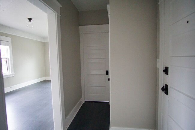 Building Photo - Spring Special: St. Johns Cool-Contemporar...