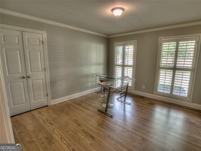 Building Photo - 5575 Lake Forrest Dr NW