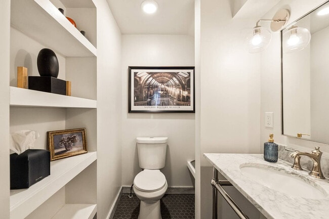 Building Photo - 1326 Broadway