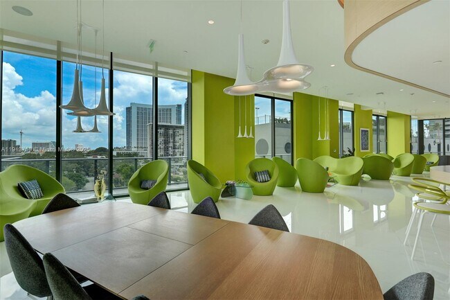 Building Photo - 501 NE 31st St