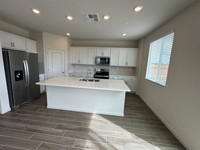 Building Photo - Gorgeous Brand New 3 Bedroom 2.5 Bath Home